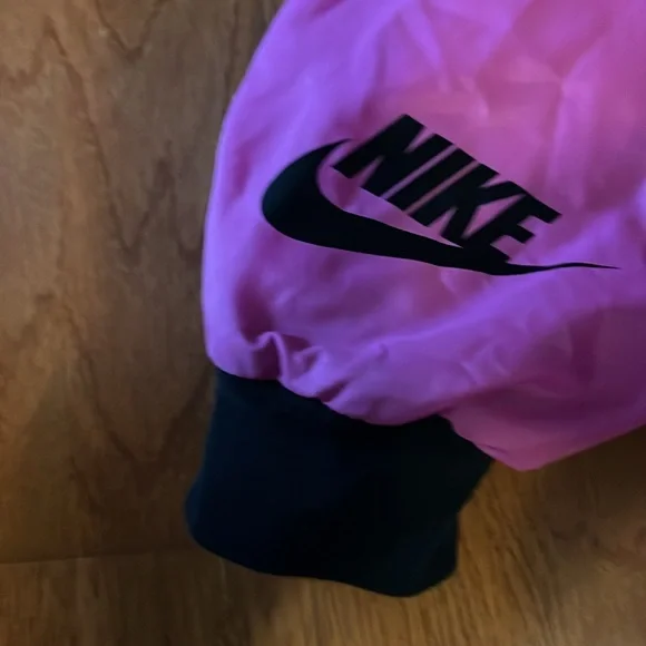 Nike rain style hooded jacket - Picture 3 of 4